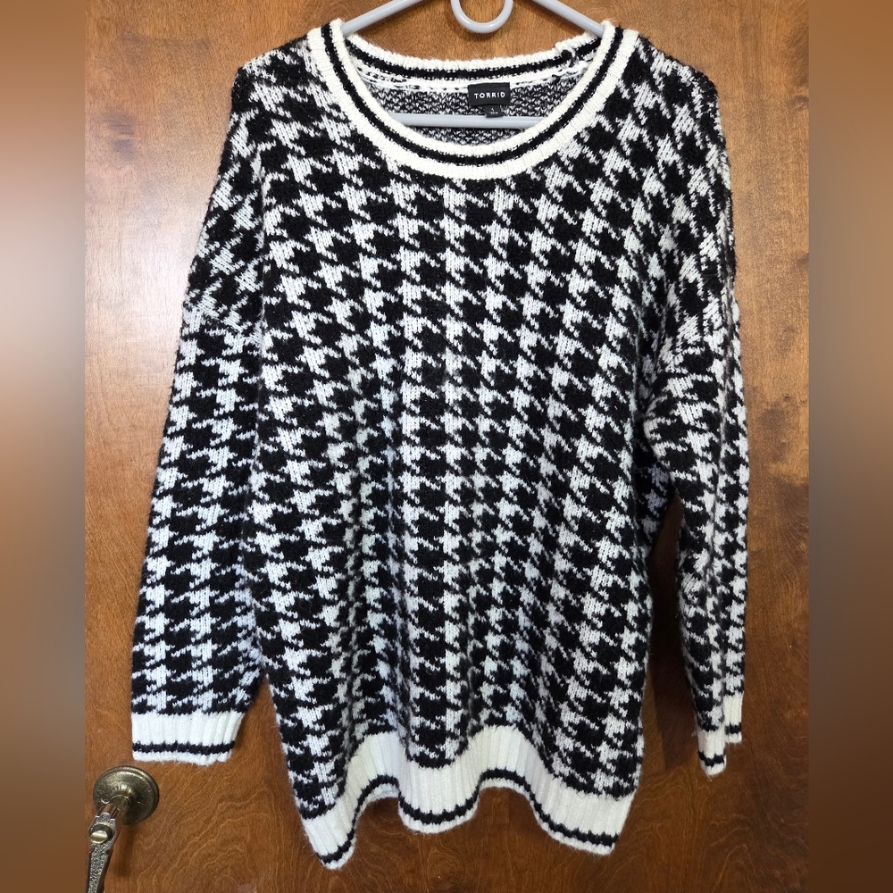 Torrid Women's Black & White Houndstooth Chunky Sweater Size 1/14/16/1X